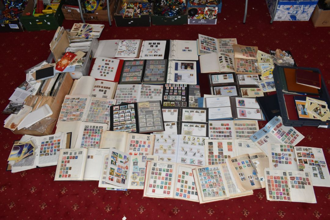 VERY LARGE ACCUMULATION OF STAMPS IN NUMEROUS ALBUMS AND LOOSE, we note worldwide collections, GB - Image 1 of 26