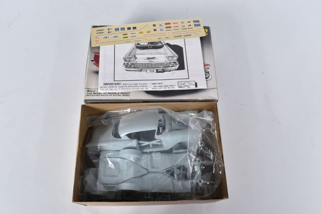 TWO BOXED UNBUILT PLASTIC CAR MODEL CONSTRUCTION KITS, both 1:25 scale, AMT Ertl 1958 Chevrolet - Image 7 of 9