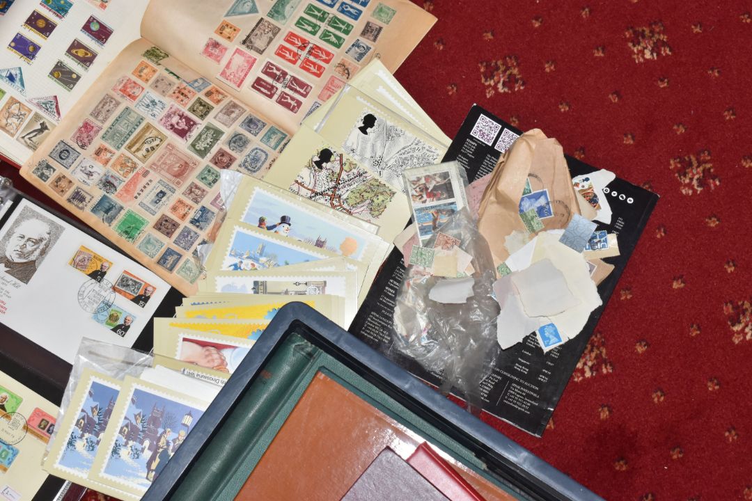 VERY LARGE ACCUMULATION OF STAMPS IN NUMEROUS ALBUMS AND LOOSE, we note worldwide collections, GB - Image 19 of 26