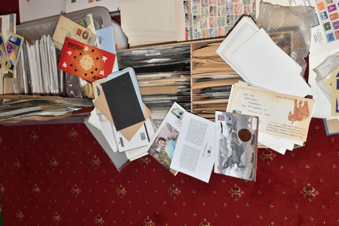 VERY LARGE ACCUMULATION OF STAMPS IN NUMEROUS ALBUMS AND LOOSE, we note worldwide collections, GB - Image 3 of 26