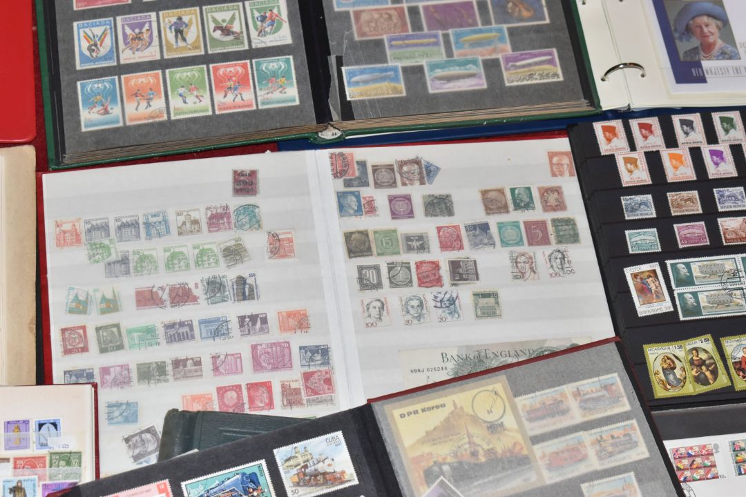 VERY LARGE ACCUMULATION OF STAMPS IN NUMEROUS ALBUMS AND LOOSE, we note worldwide collections, GB - Image 11 of 26