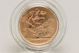 ROYAL MINT FULL GOLD SOVEREIGN COIN QUEEN ELIZABETH II 1967, .916 fine, 7.98 gram, 22.05mm,