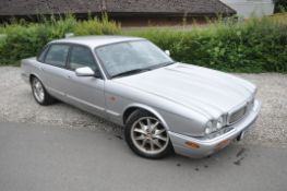 A 2001 JAGUAR V8 SOVEREIGN FOUR DOOR SALOON - BRU 82K This vehicle was first registered in April