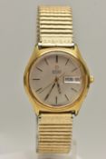 A GENTS 'OMEGA QUARTZ' WRISTWATCH, round silver dial signed 'Omega Quartz', baton markers, day/