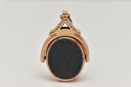 AN EARLY 20TH CENTURY SWIVEL FOB, the oval swivel fob set with a carnelian panel to one side
