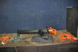 A BLACK AND DECKER BEBLV260 GARDEN BLOWER/VAC with collection bag, Black and Decker electric hedge