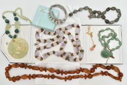 AN ASSORTMENT OF JEWELLERY, to include a rose quartz, amethyst and hard stone necklace, a large