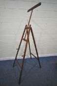 A LARGE 20TH CENTURY PINE A FRAME ARTIST EASEL, with adjustable height and two picture pegs, maximum