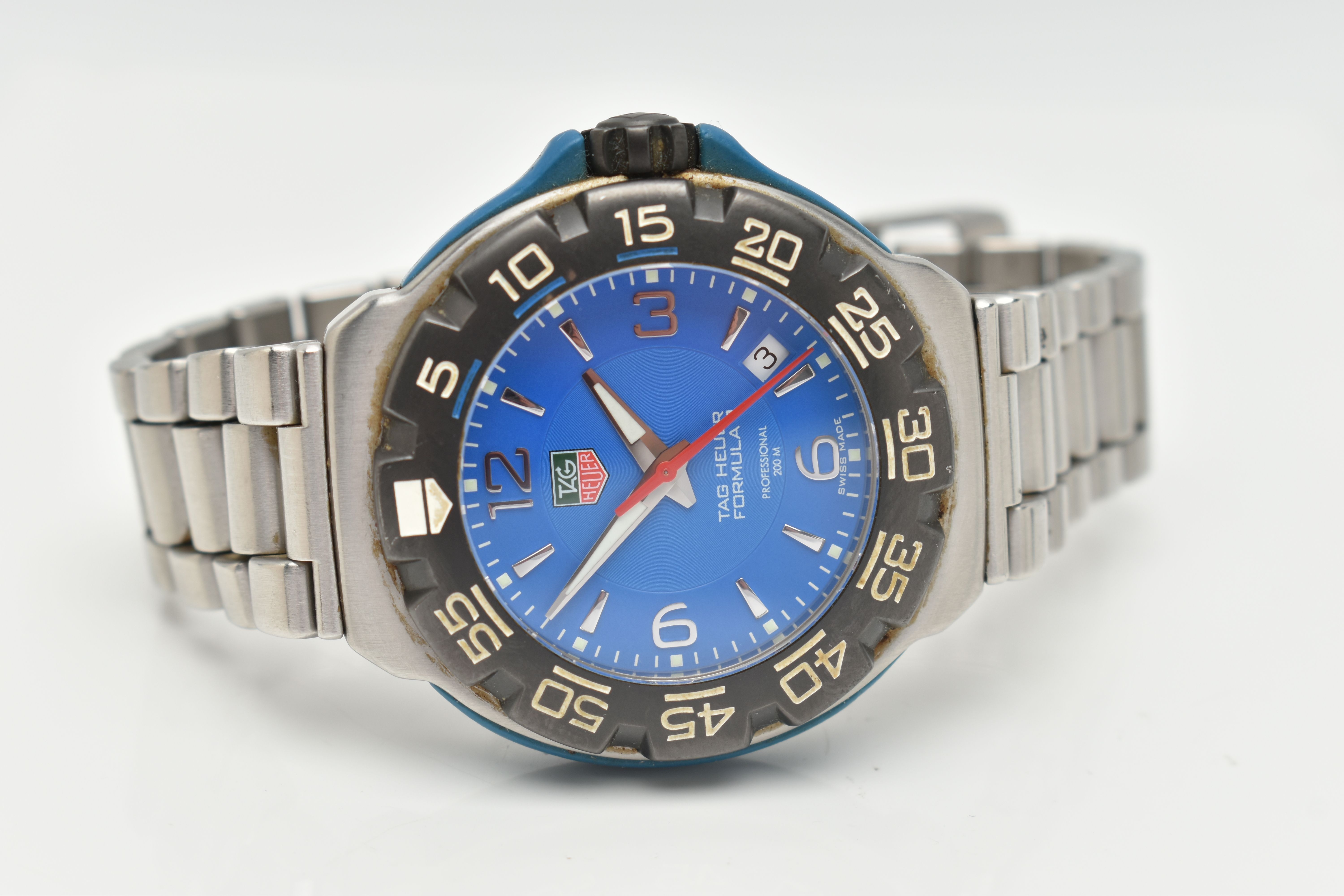 A 'TAG HEUER' FORMULA 1 WRISTWATCH, quartz movement, round blue dial signed 'Tag Heuer' Formula 1 - Image 4 of 7