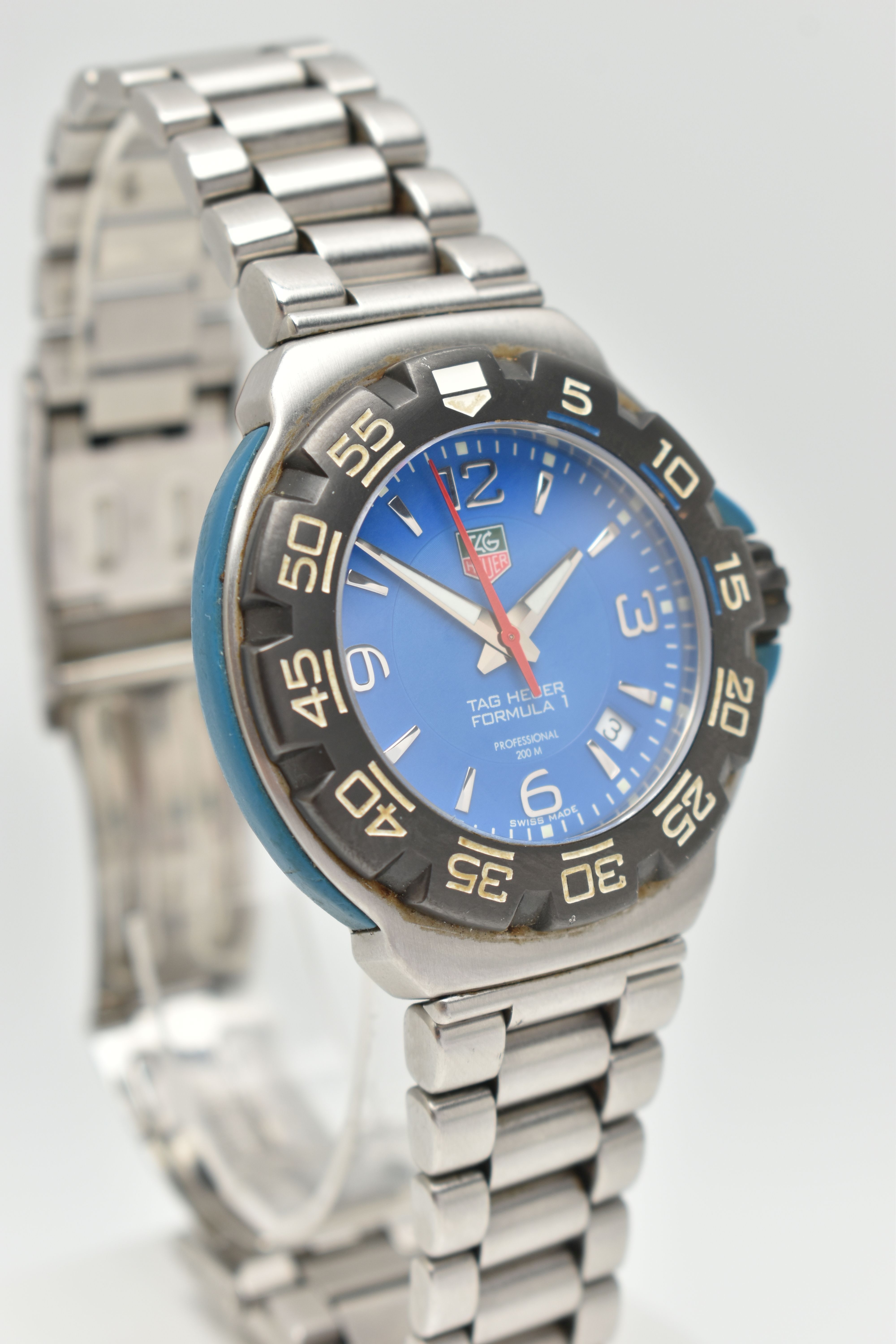 A 'TAG HEUER' FORMULA 1 WRISTWATCH, quartz movement, round blue dial signed 'Tag Heuer' Formula 1 - Image 2 of 7