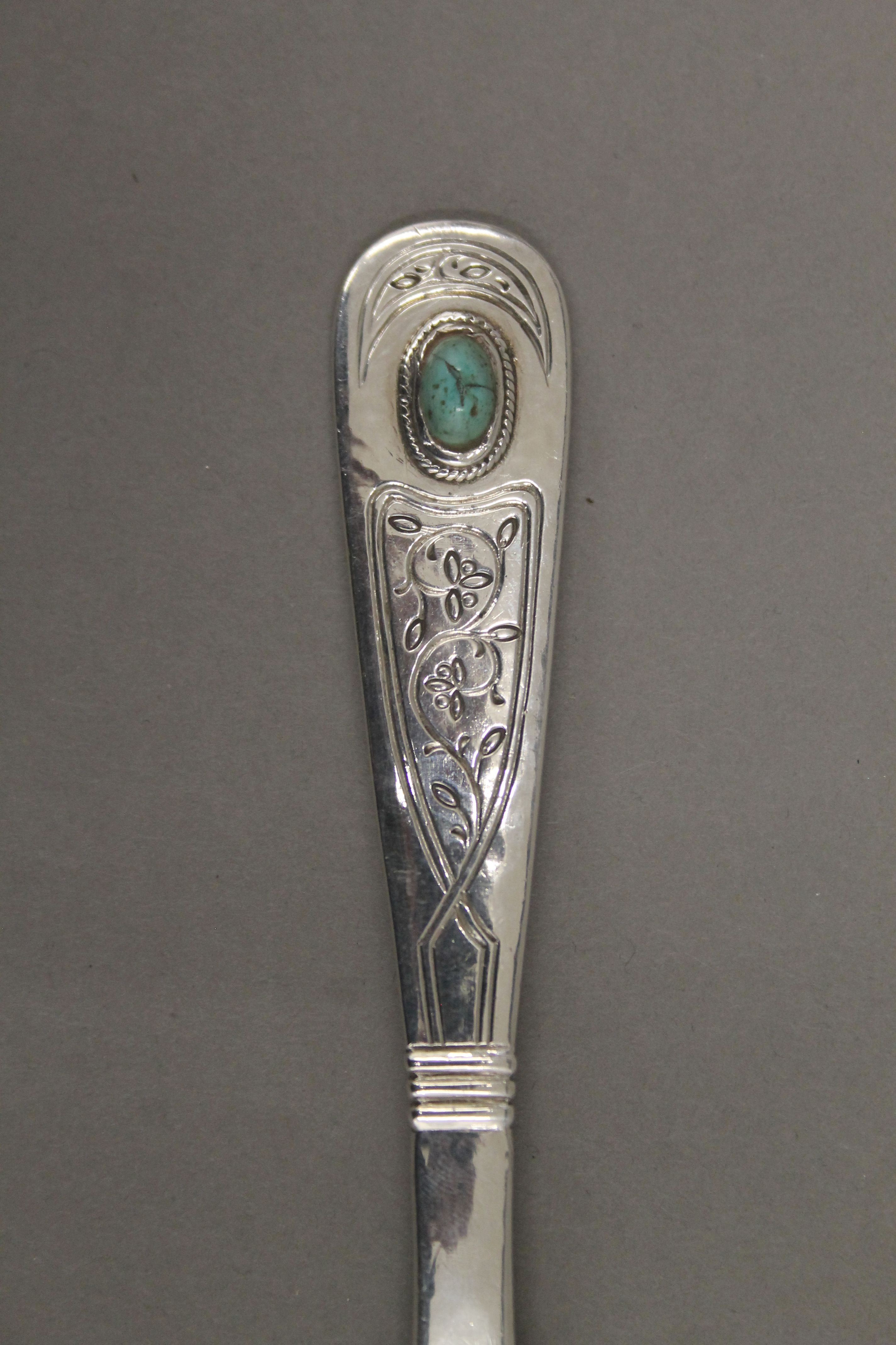 A Liberty and Co silver cake slice. 18.5 cm long. 94.7 grammes total weight. - Image 2 of 3