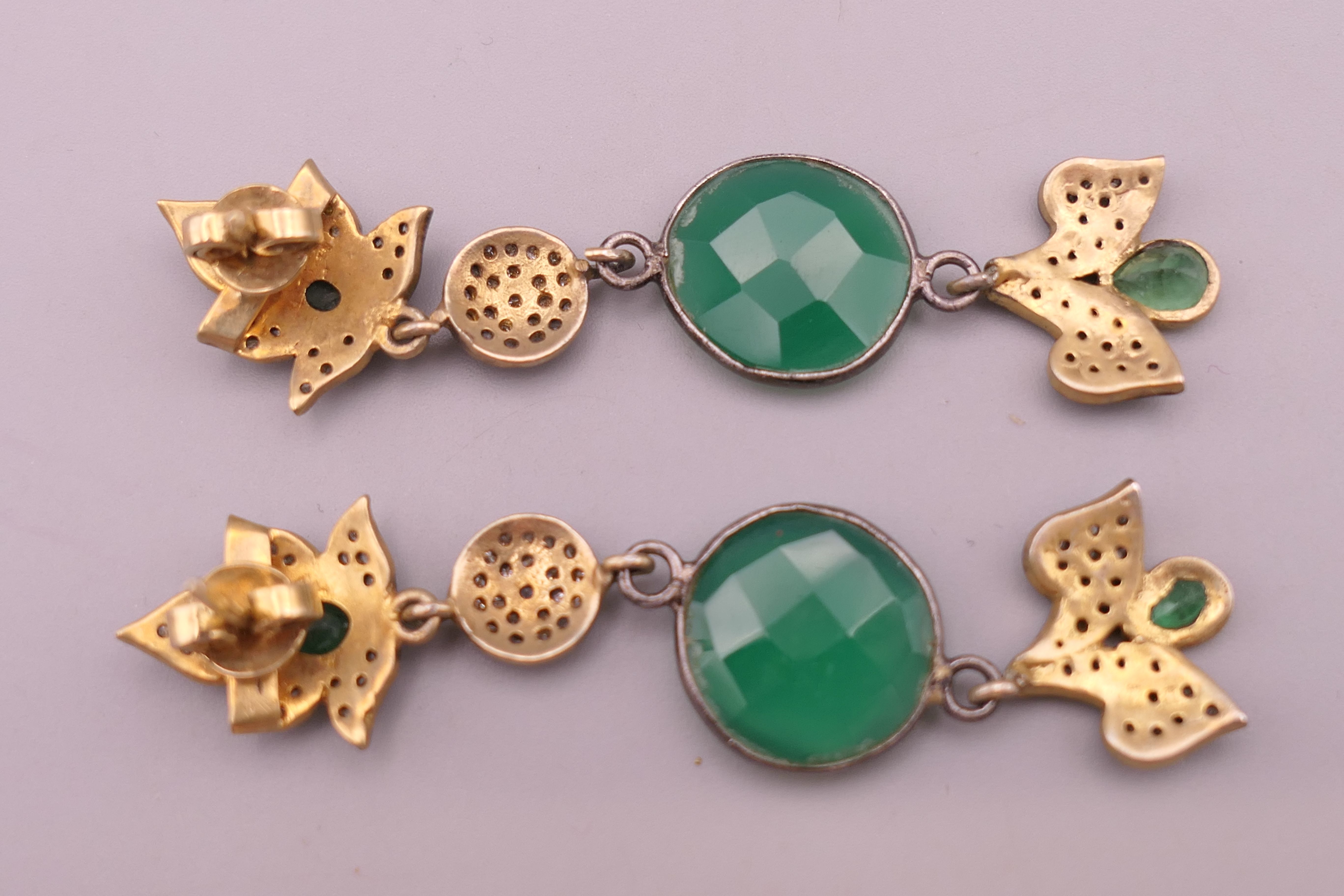 A pair of gold, diamond and chrysoprase stone drop earrings. 6.5 cm long. - Image 4 of 6