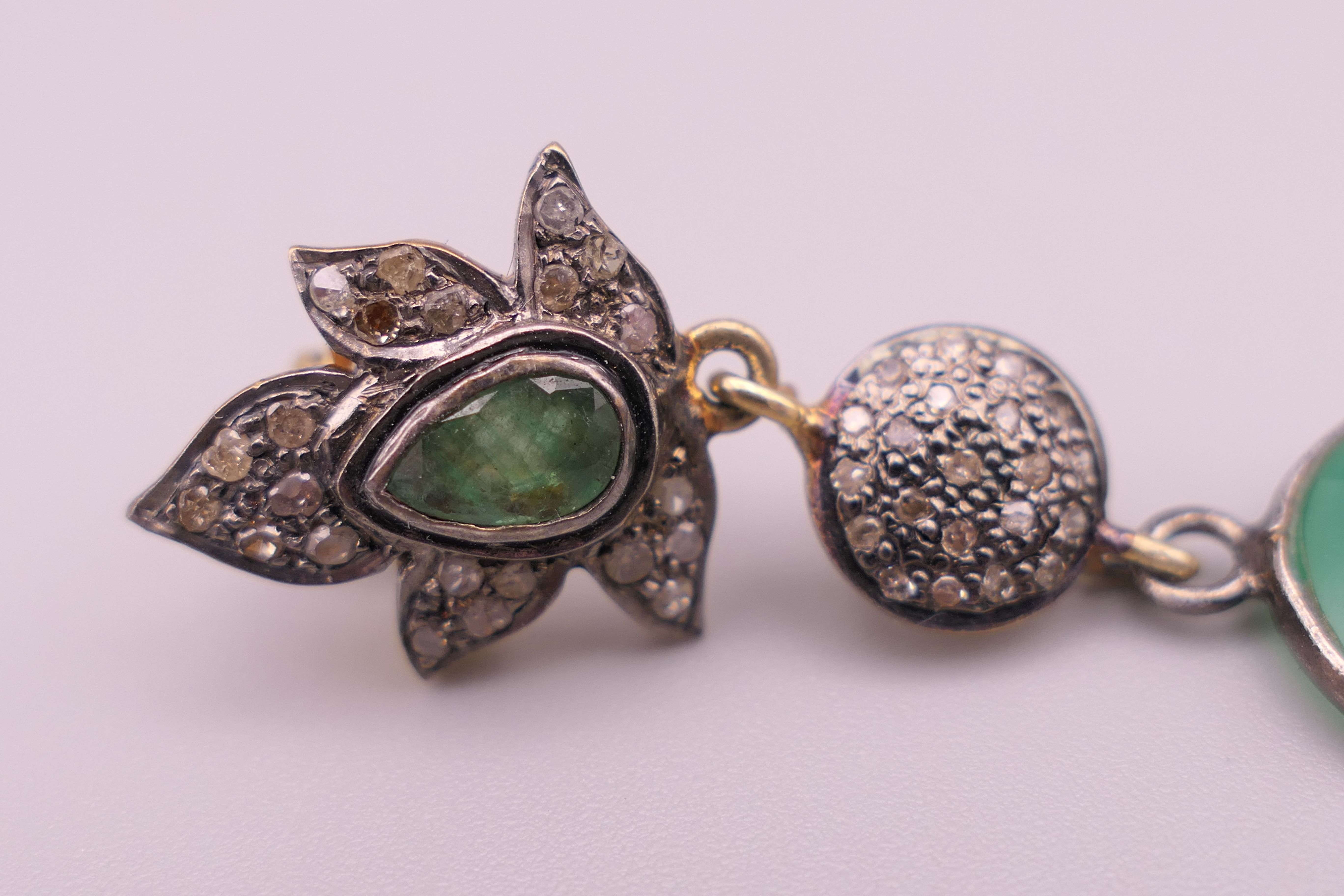A pair of gold, diamond and chrysoprase stone drop earrings. 6.5 cm long. - Image 5 of 6