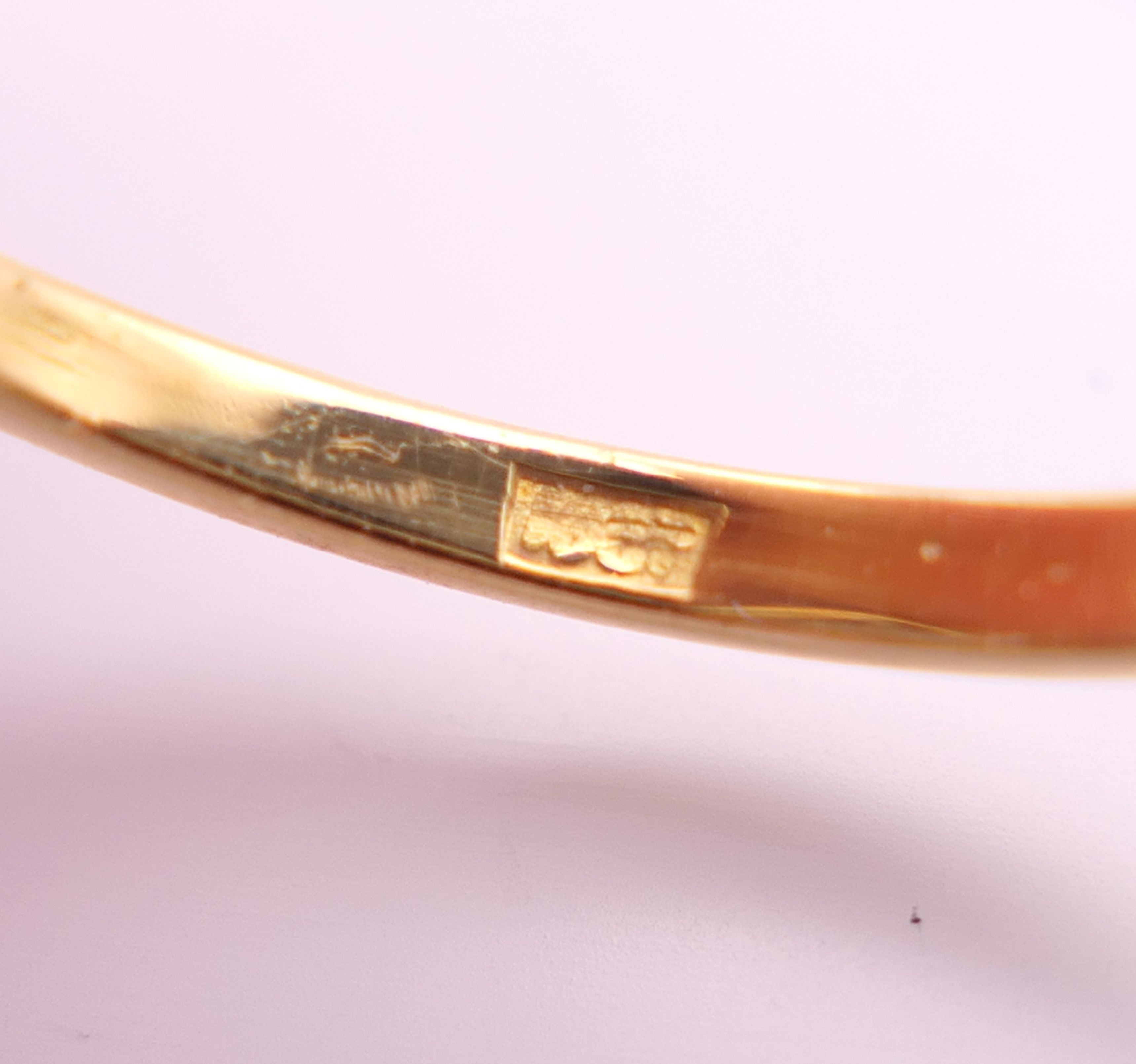 An 18 ct gold and diamond flowerhead ring. Total diamond weight approximately 1.85 carats. - Image 7 of 7