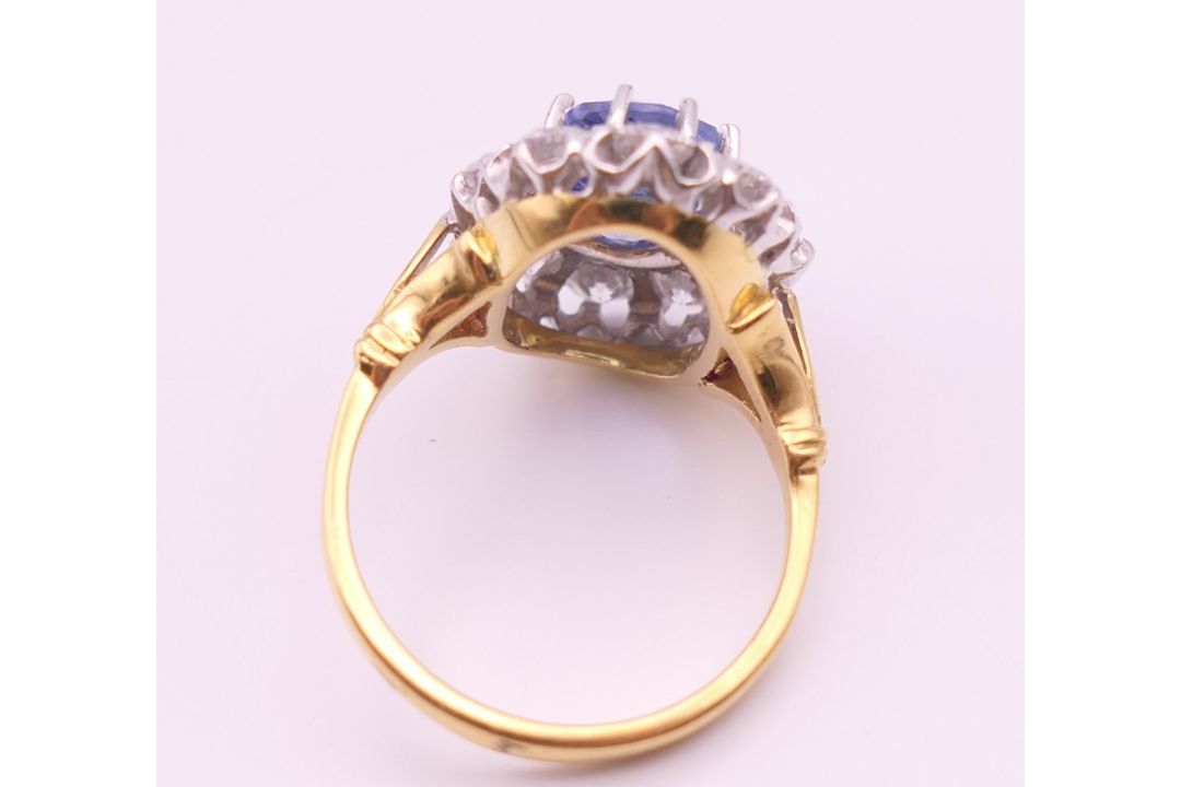 An 18 ct gold and platinum diamond and sapphire ring. - Image 3 of 9
