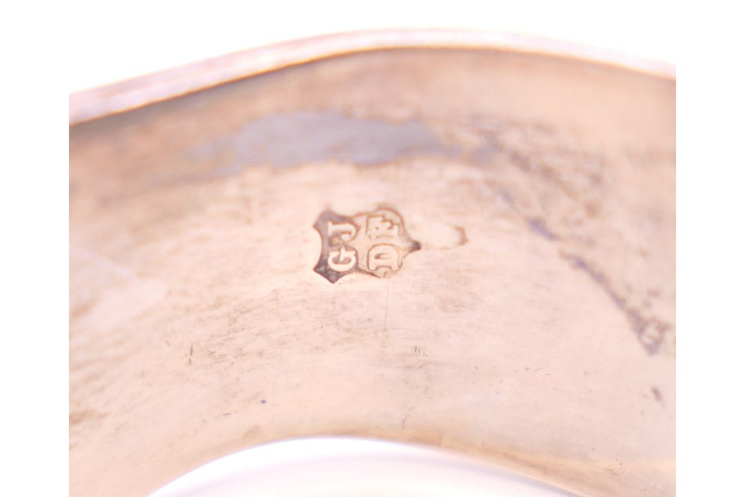 A pair of Kings pattern silver tongs. 14 cm long. 66.4 grammes. - Image 4 of 5