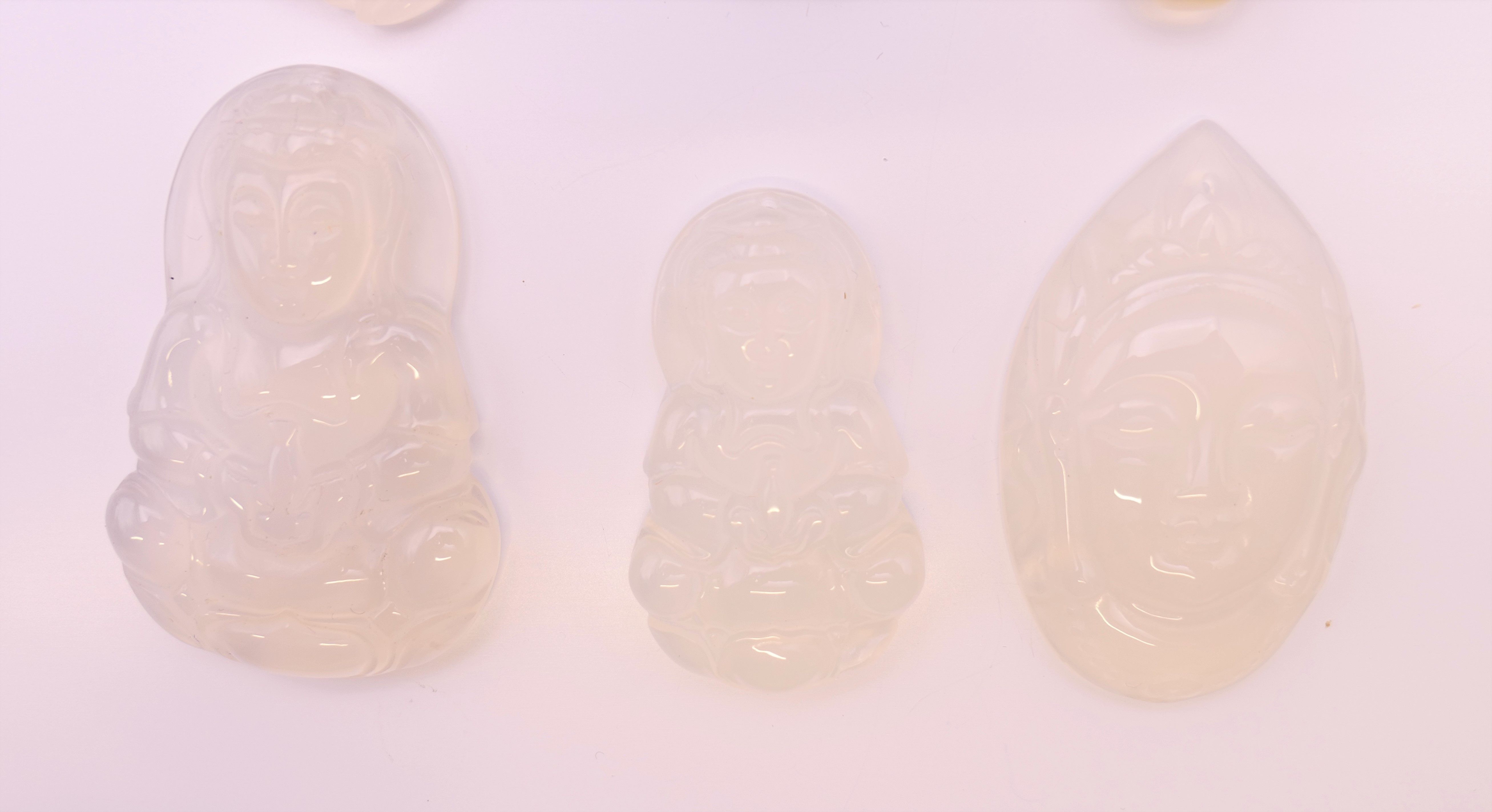 Six agate and jade pendants. Largest 5 cm high. - Image 2 of 3
