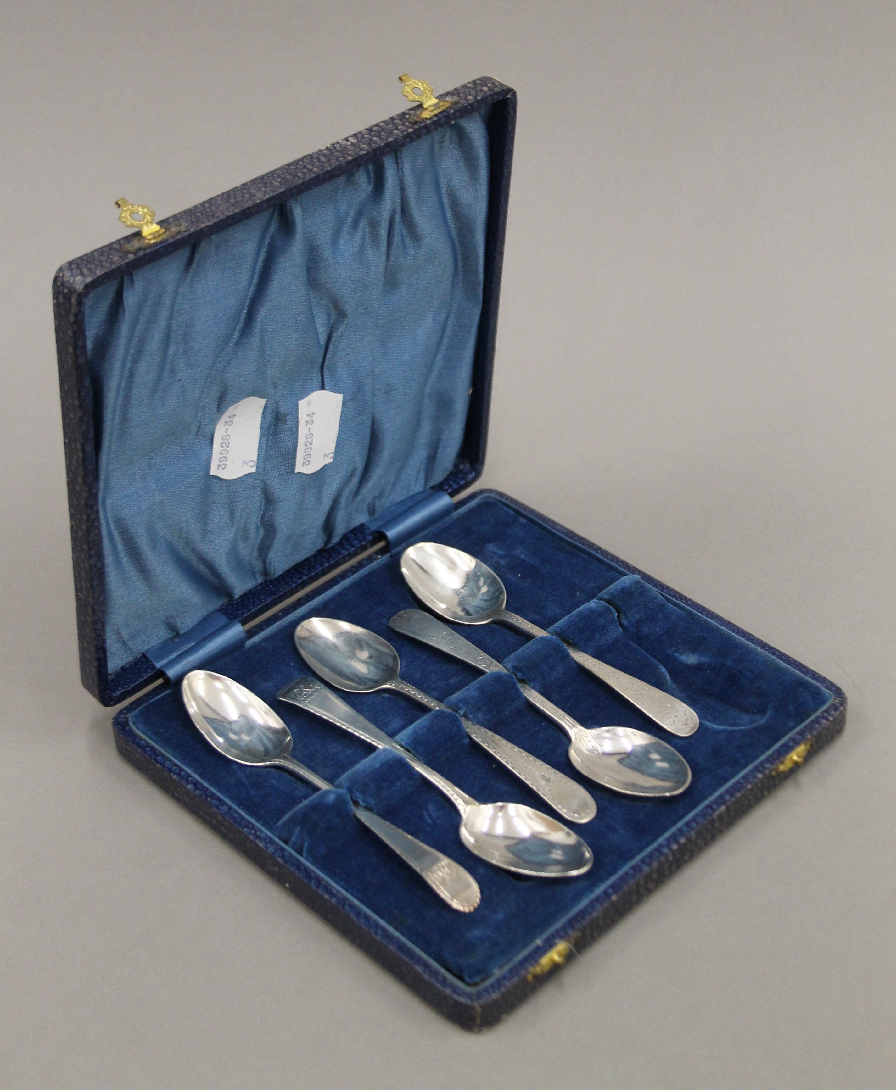 A harlequin set of five silver tea/coffee spoons. 60 grammes. - Image 7 of 7
