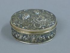 A small Continental embossed silver box decorated with cherubs. 7 cm wide. 81.7 grammes.