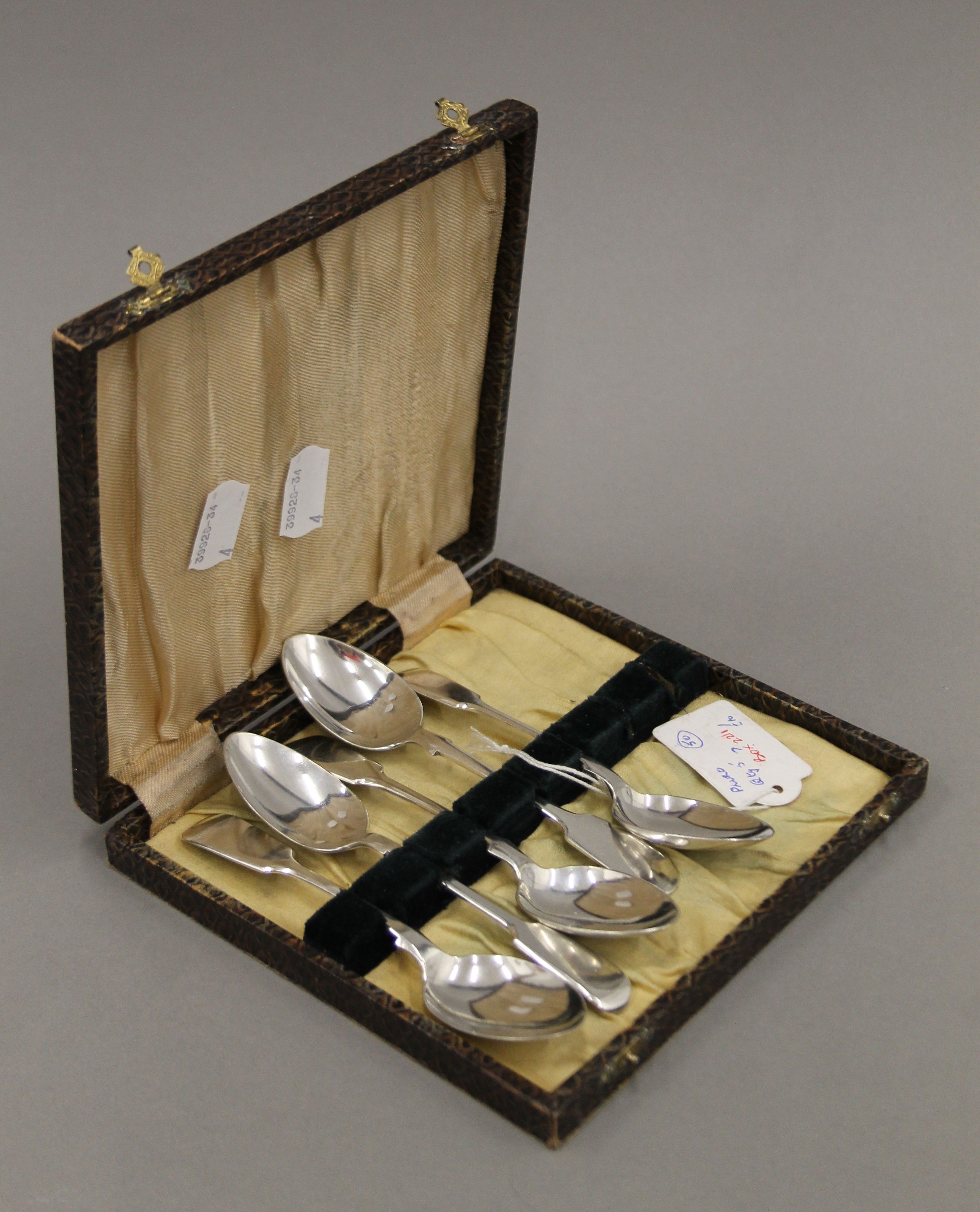 A harlequin set of five silver tea/coffee spoons. 60 grammes.