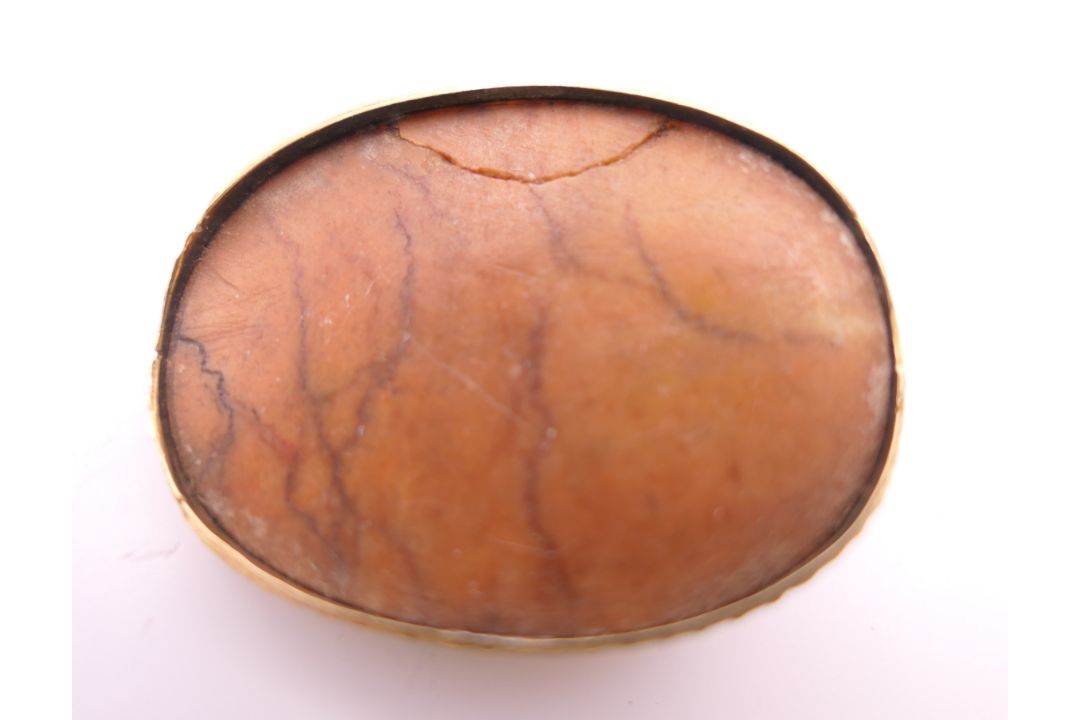 Four antique gold mounted carved stone classical portrait brooches. Three 3.5 cm high, the other 2. - Image 8 of 14