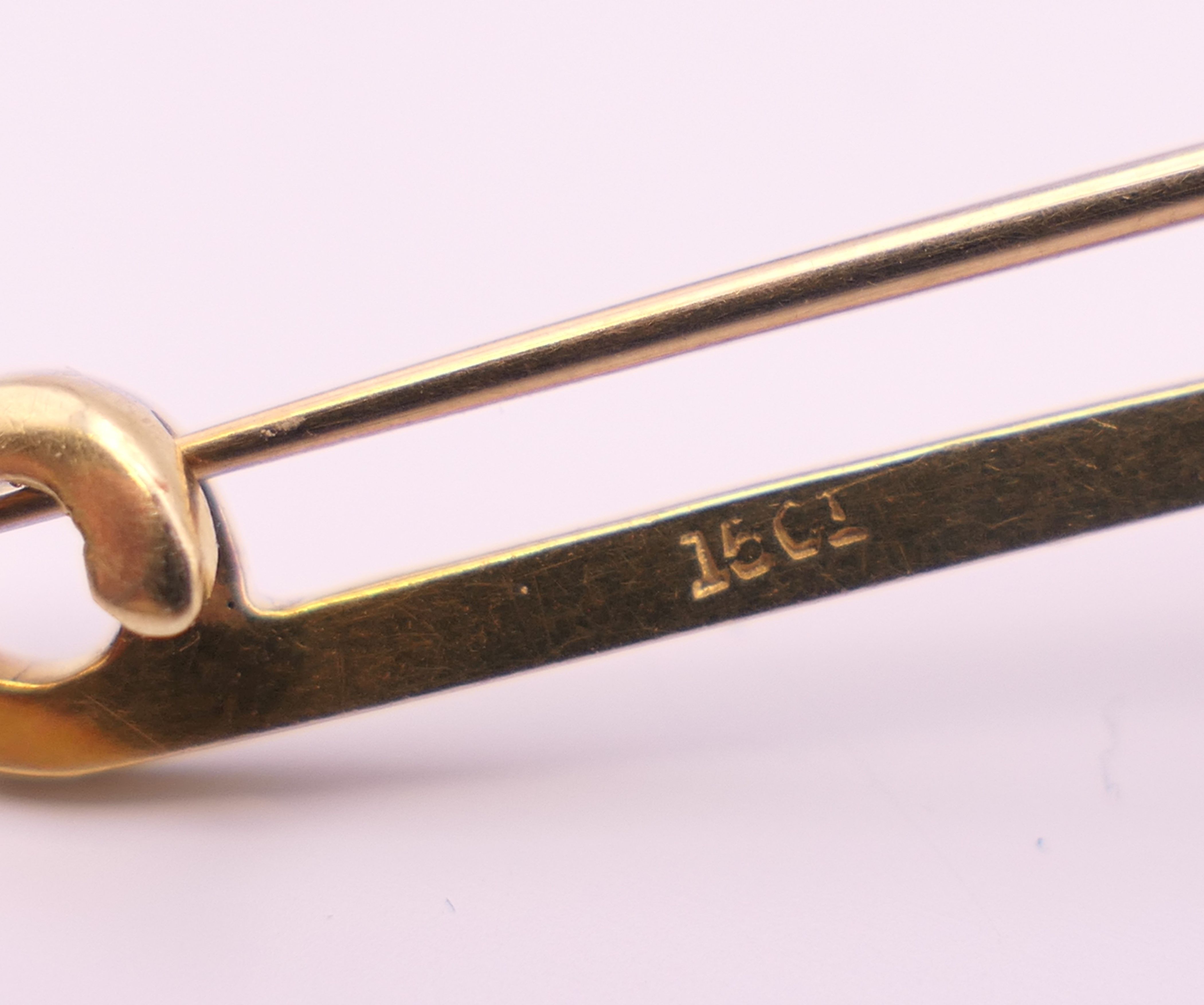 A 15 ct gold and 0.5 carat diamond set in a black circular mount mourning brooch/pin. 6 cm long. 4. - Image 5 of 5