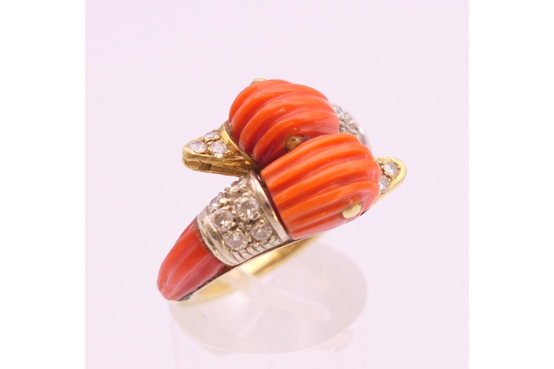 An 18 K gold coral and diamond double dolphin/duck head ring. Ring size M/N. - Image 5 of 9