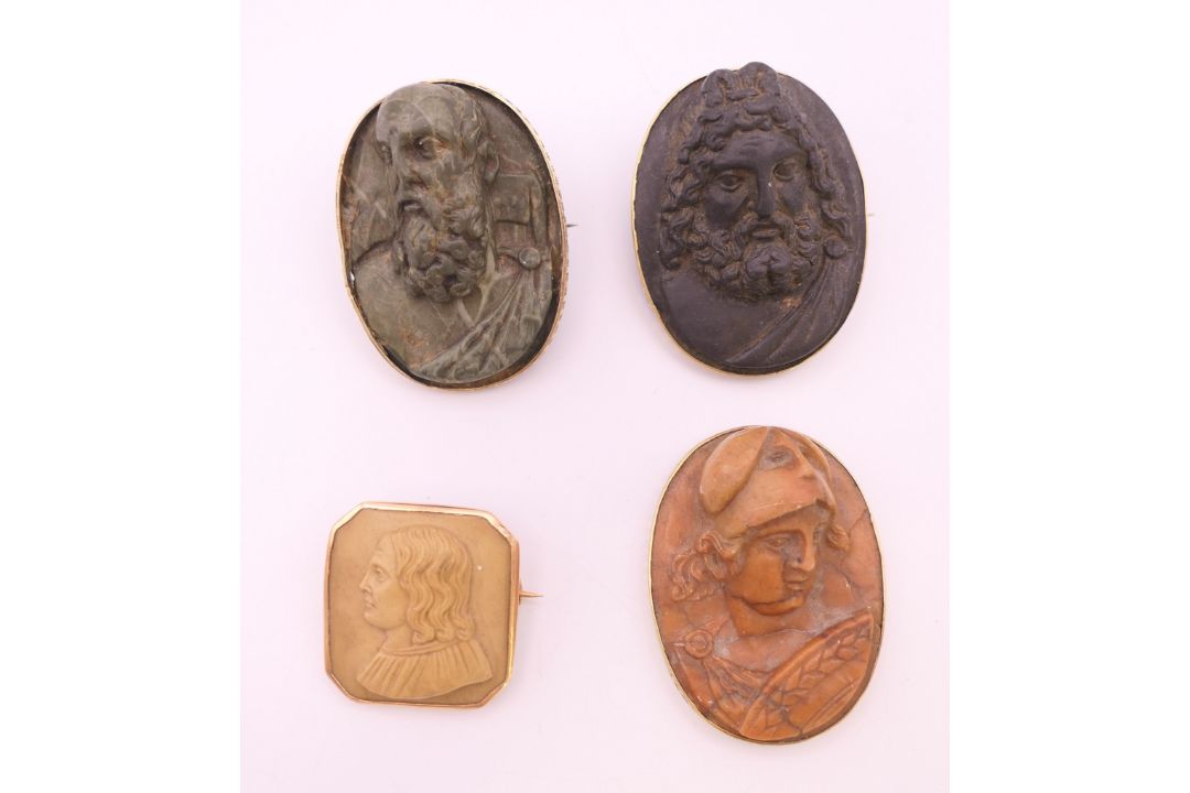 Four antique gold mounted carved stone classical portrait brooches. Three 3.5 cm high, the other 2. - Image 1 of 14
