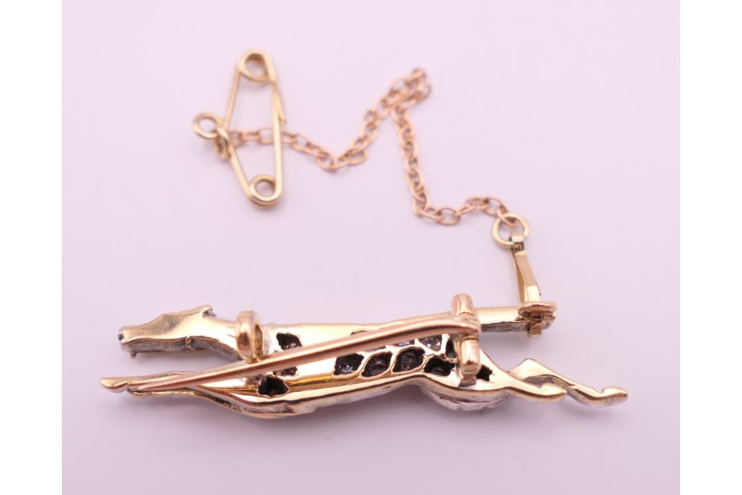 A diamond set unmarked gold racehorse brooch, possibly the horse ''Warmspun''. 3.5 cm long. 4. - Image 3 of 7