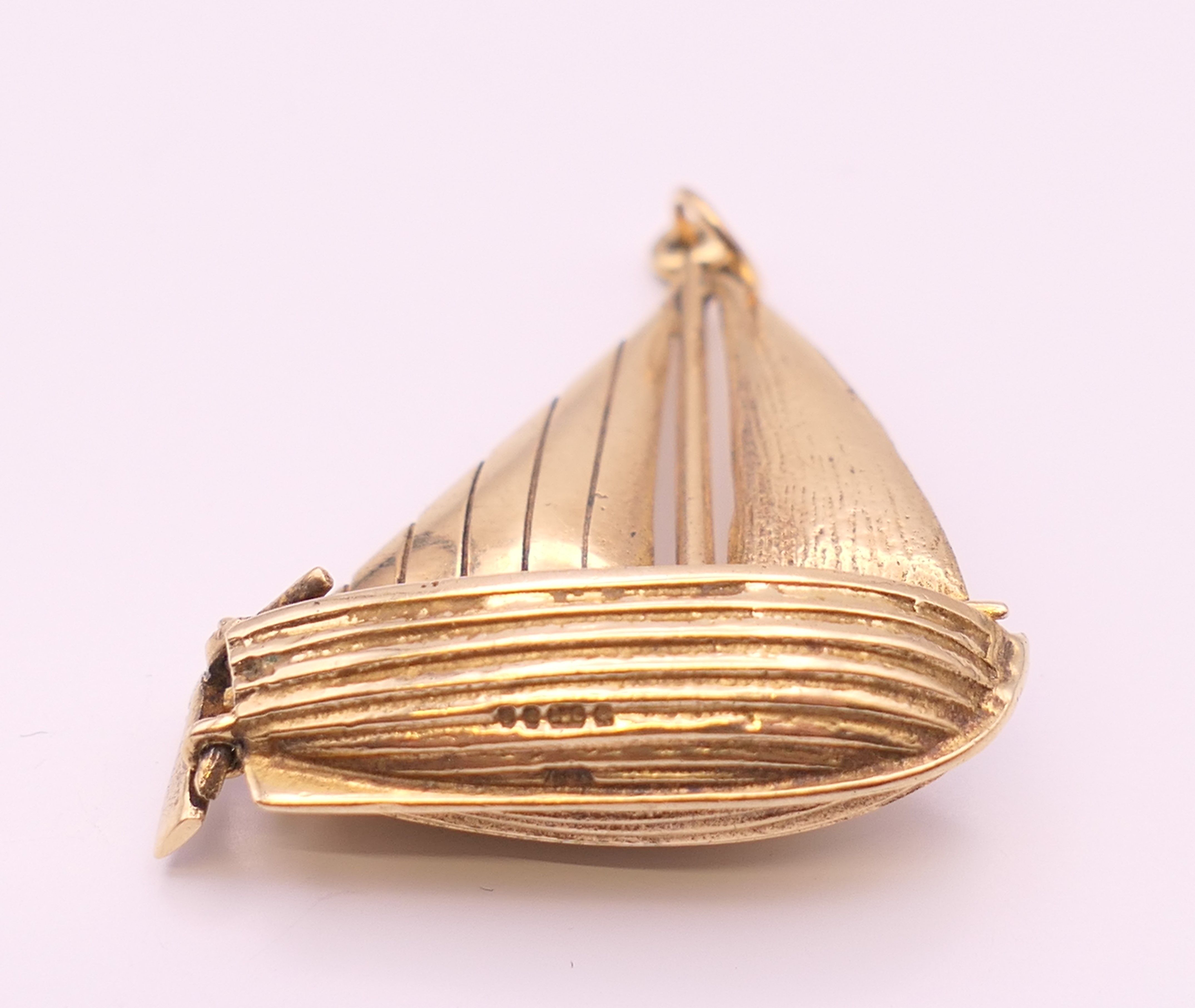 A 9 ct gold pendant formed as a sailing boat. 3 cm x 3.25 cm high. 6.9 grammes. - Image 4 of 5