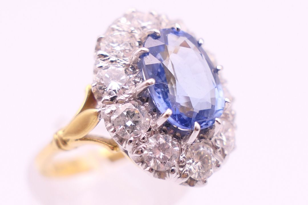An 18 ct gold and platinum diamond and sapphire ring. - Image 6 of 9