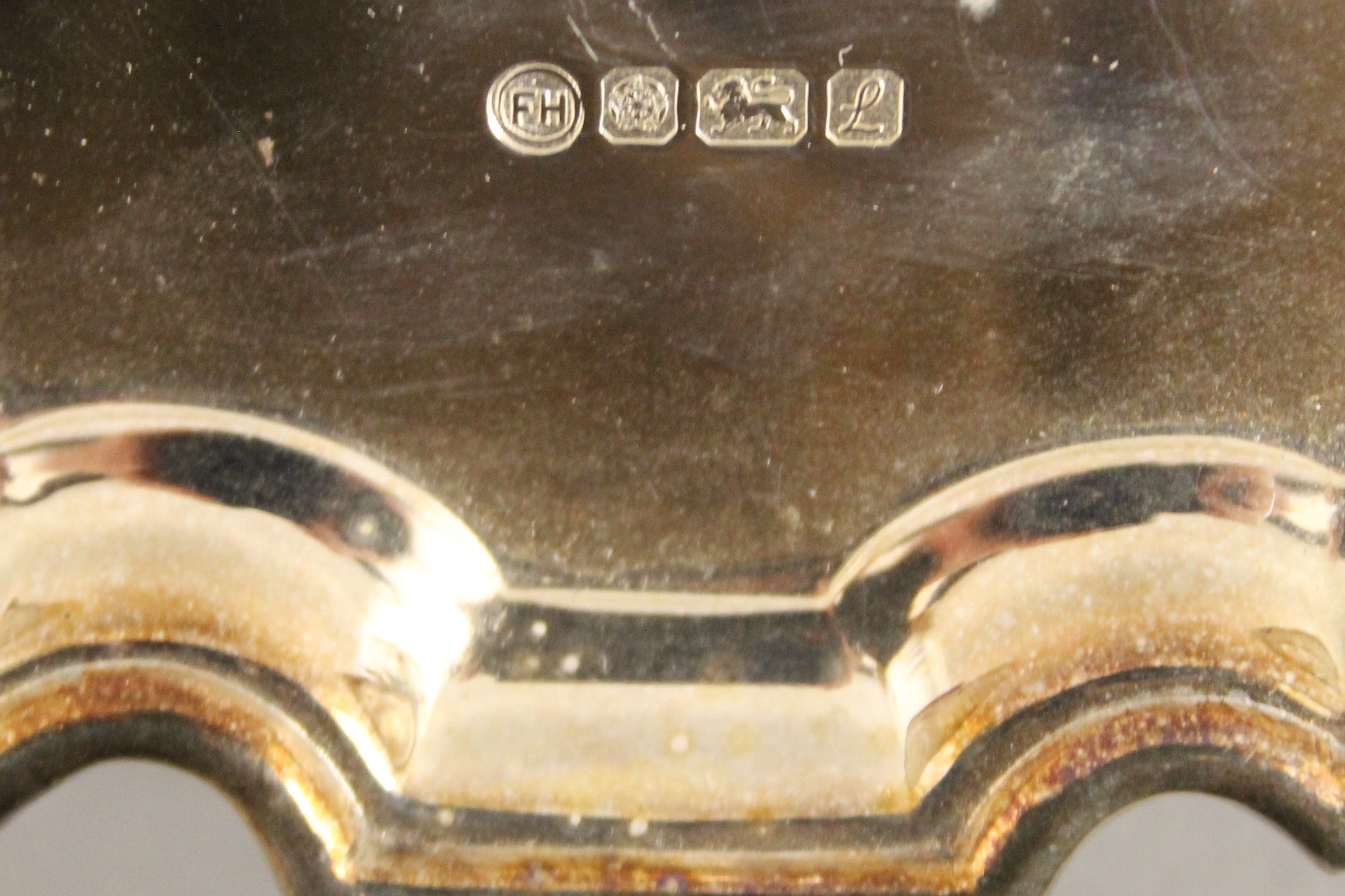 A boxed silver salver. 20.5 cm diameter. 327.6 grammes. - Image 2 of 3