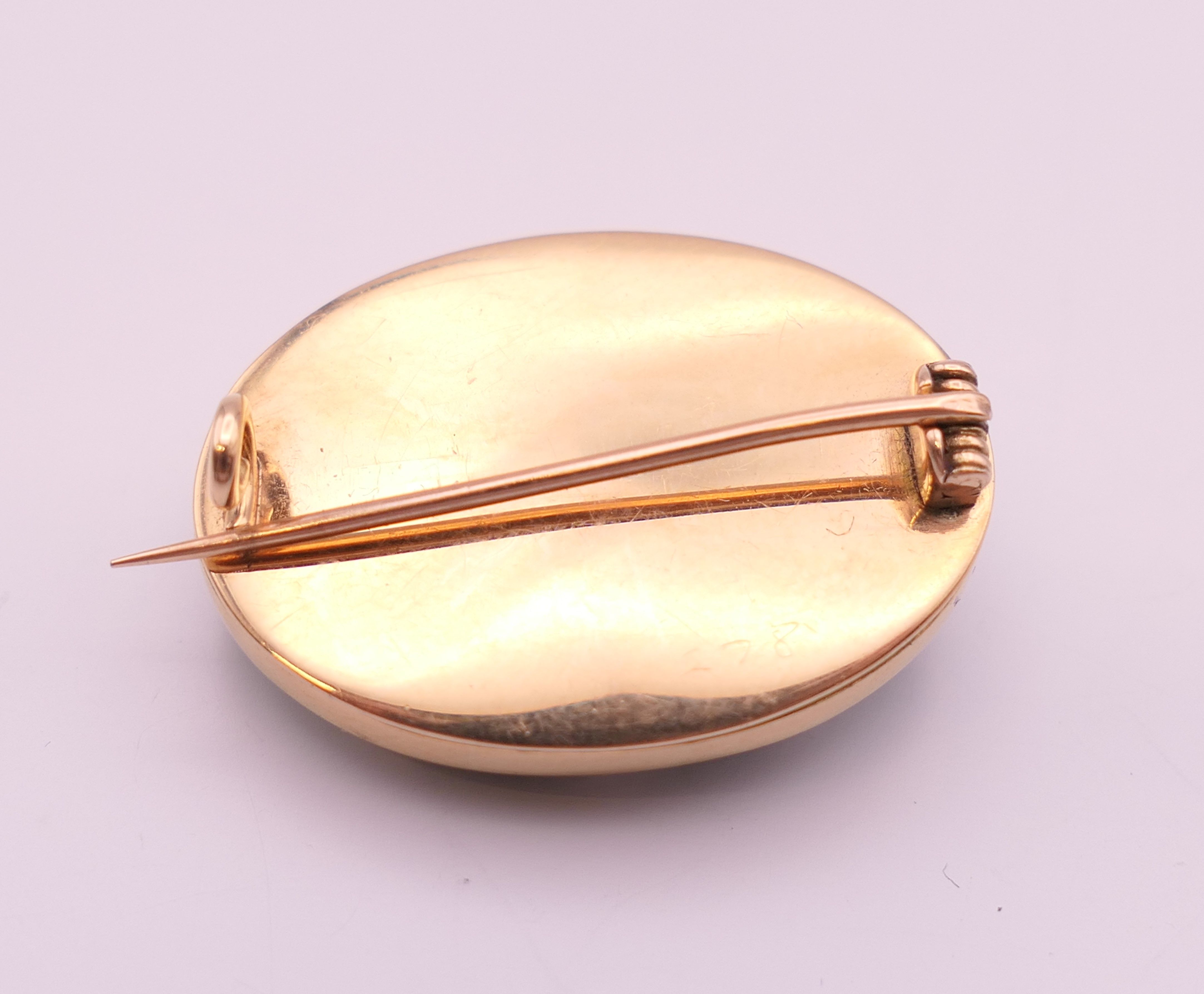 A gold, pearl and green enamel brooch, cased. 2.5 cm x 1.75 cm. 7.9 grammes total weight. - Image 2 of 10
