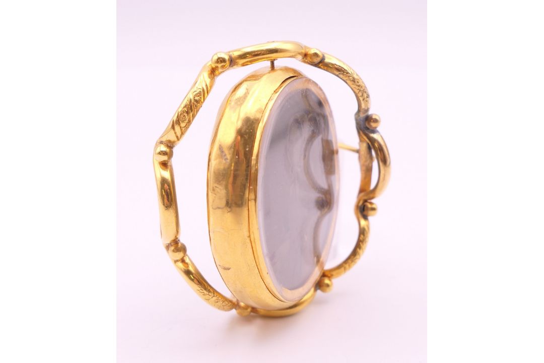 A 19th century unmarked 9 ct gold reversible mourning brooch. 6 cm high. - Image 3 of 5