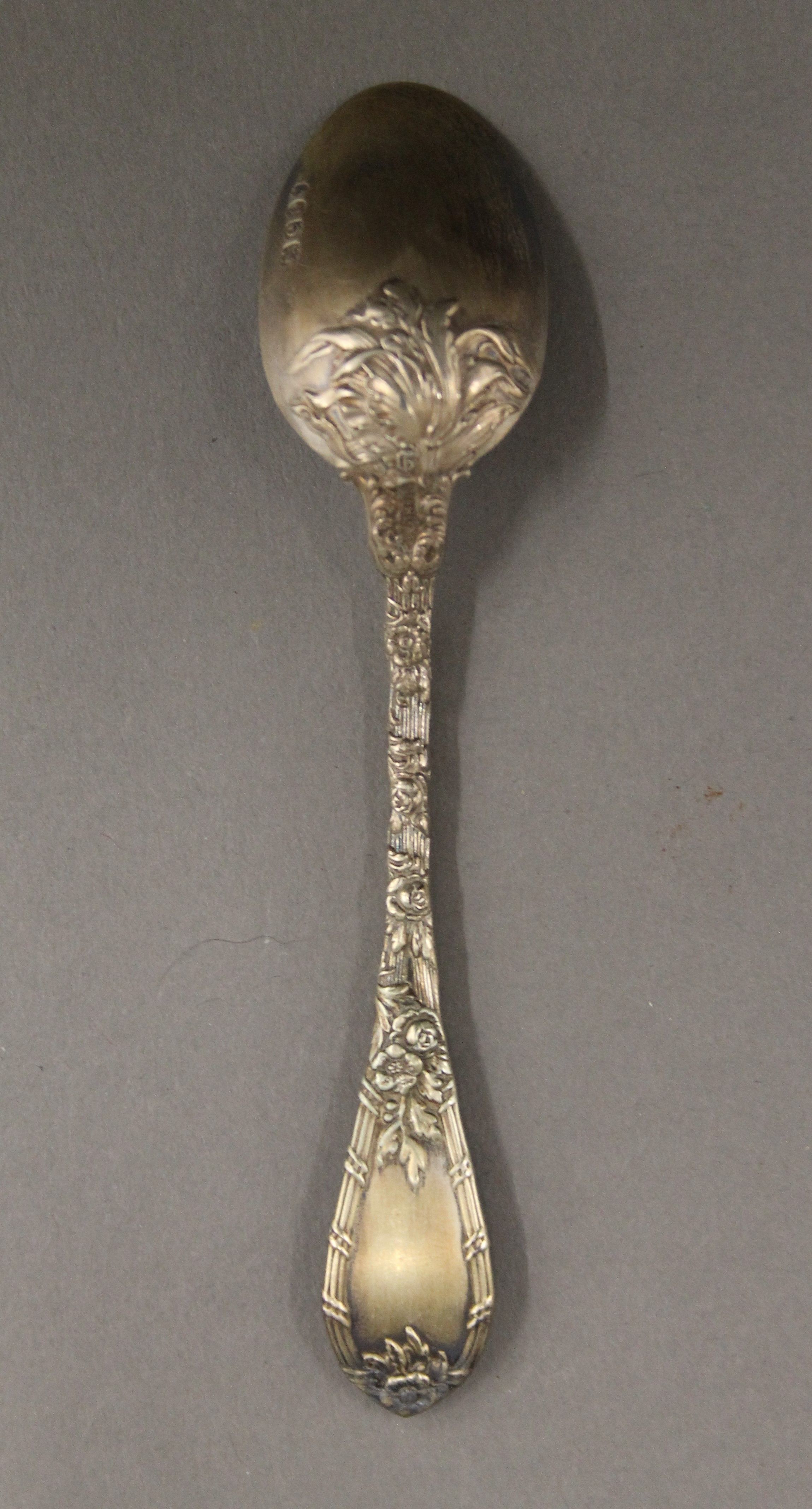 A cased set of twelve silver teaspoons, in Maple & Co box. 165.5 grammes. - Image 4 of 6