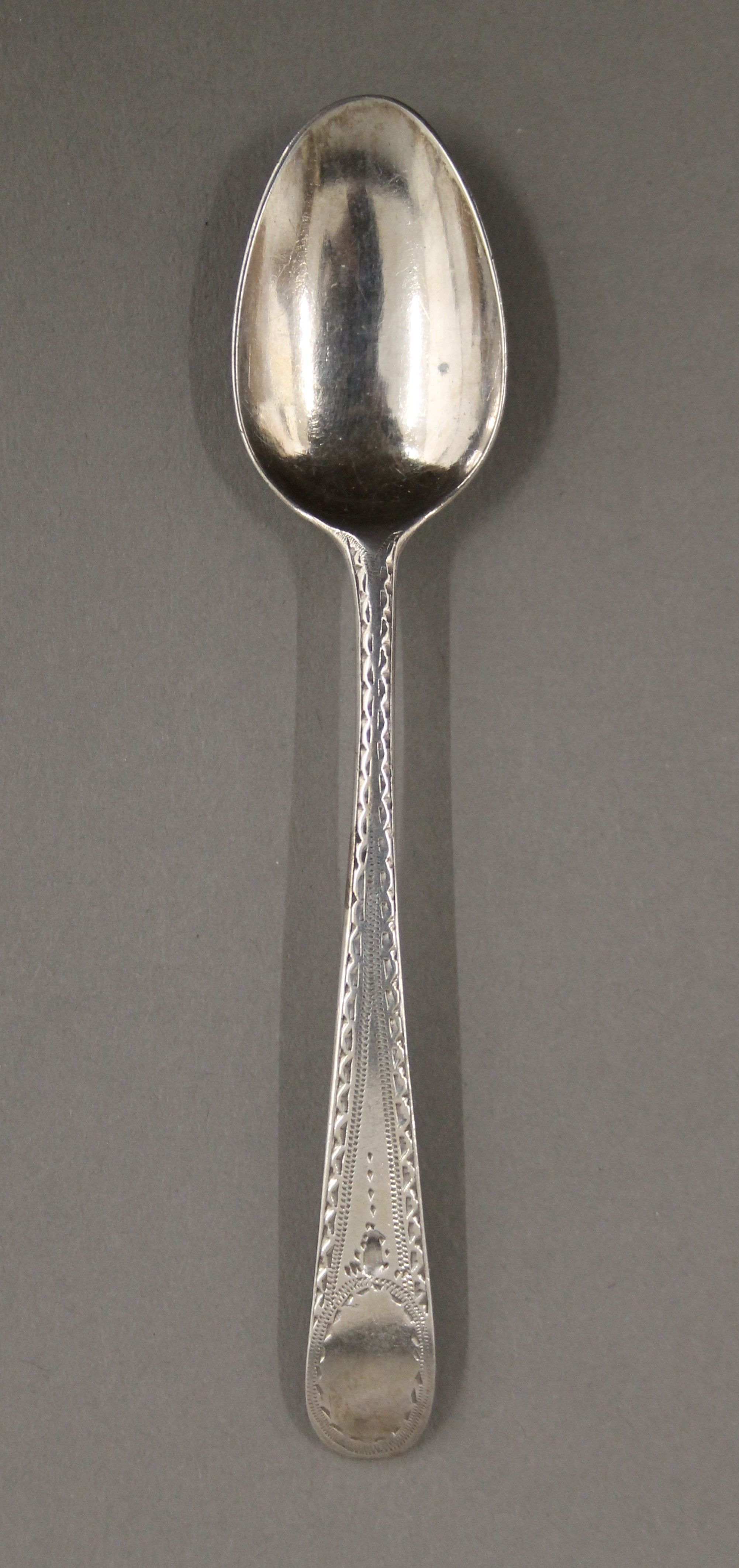 A harlequin set of five silver tea/coffee spoons. 60 grammes. - Image 3 of 7