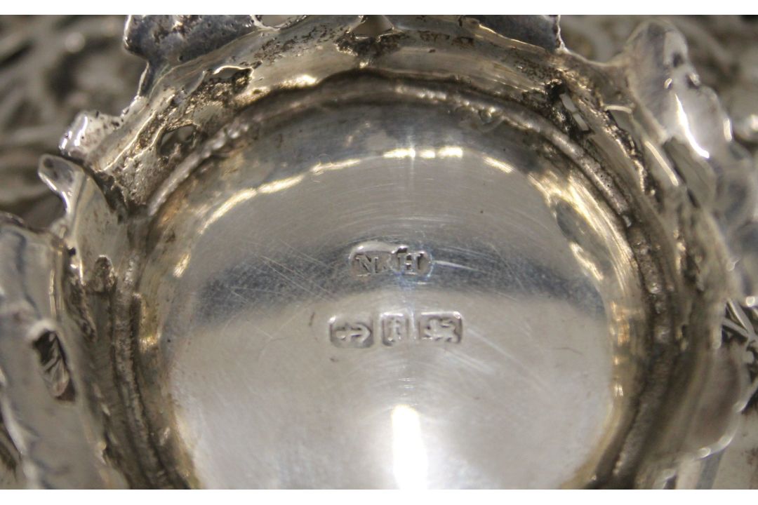 A silver bon bon dish, hallmarked Birmingham 1893. 11 cm diameter. 45.4 grammes. - Image 4 of 4