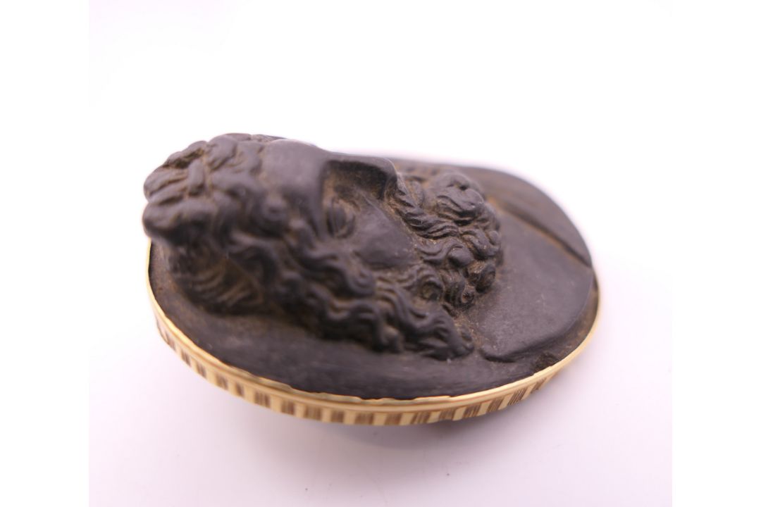 Four antique gold mounted carved stone classical portrait brooches. Three 3.5 cm high, the other 2. - Image 13 of 14