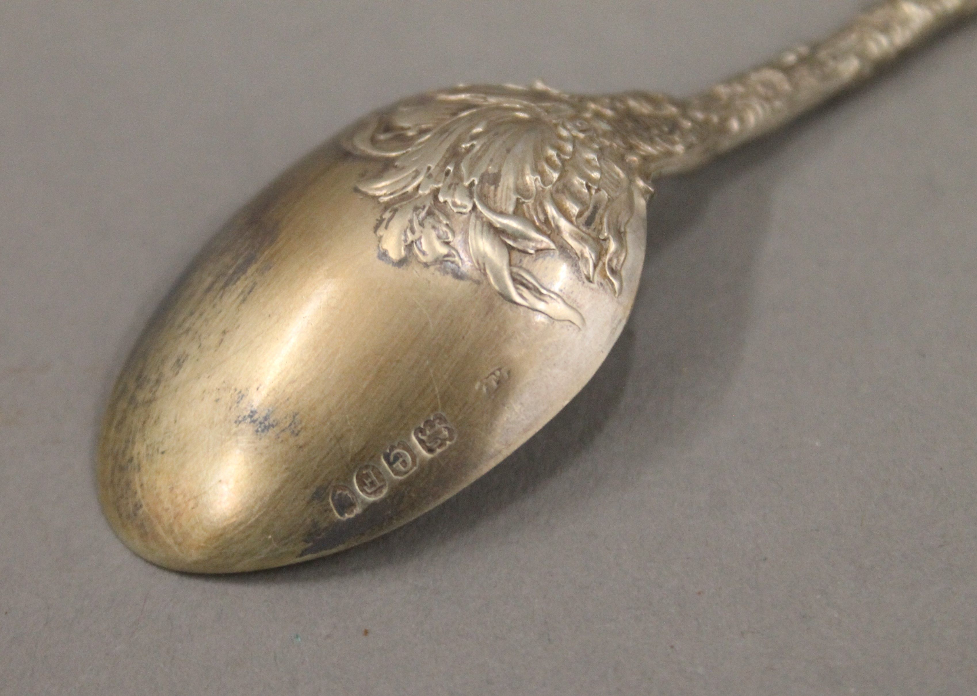 A cased set of twelve silver teaspoons, in Maple & Co box. 165.5 grammes. - Image 5 of 6