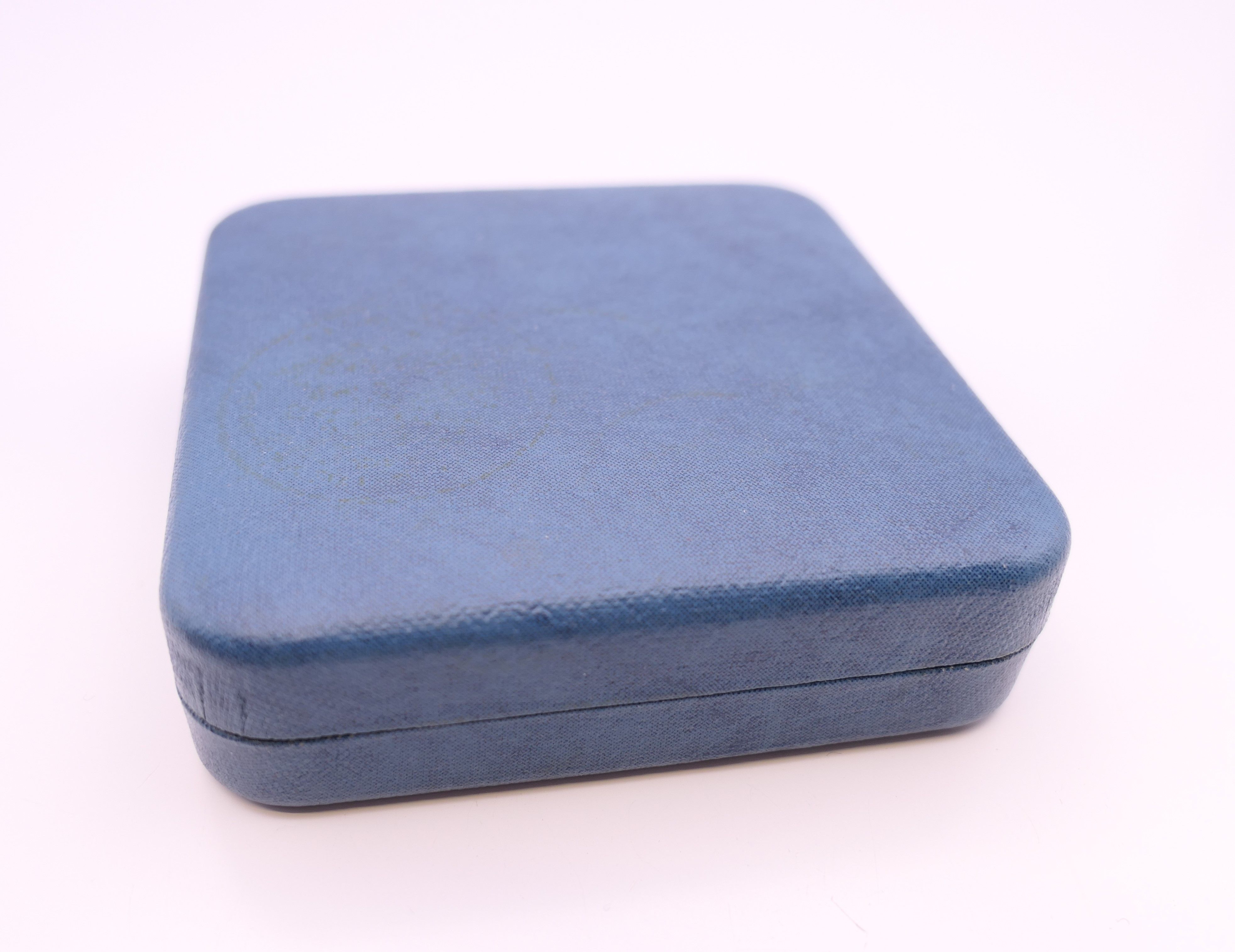 A silver proof coin commemorating the marriage of His Royal Highness The Prince of Wales and Lady - Image 4 of 4