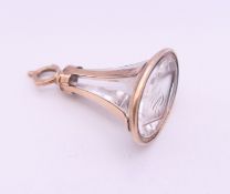 A gold Victorian seal, set with an engraved stone. 3 cm high. 5.8 grammes total weight.