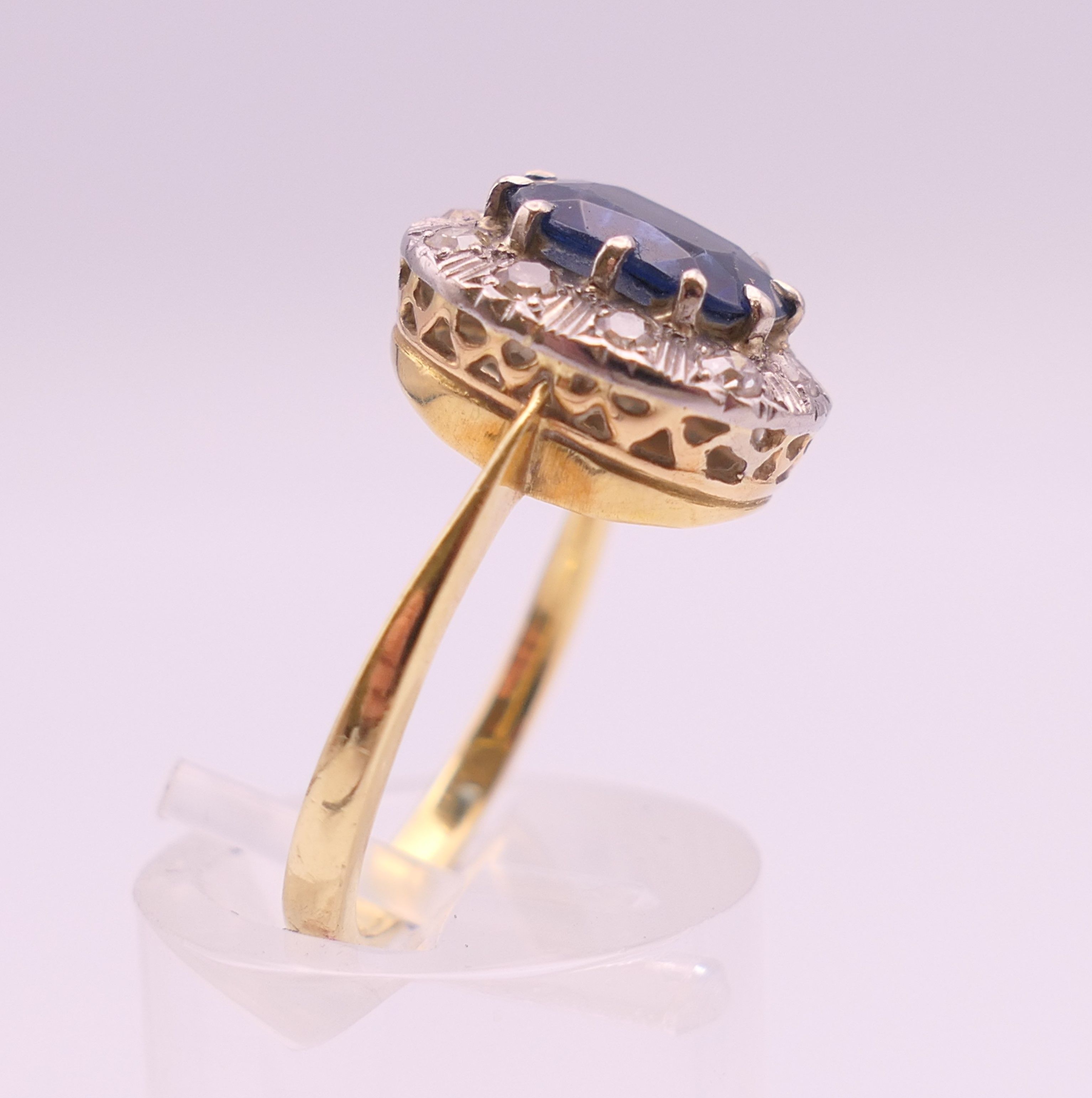 An unmarked gold sapphire and diamond ring. Ring size M/N. 4.2 grammes total weight. - Image 4 of 6