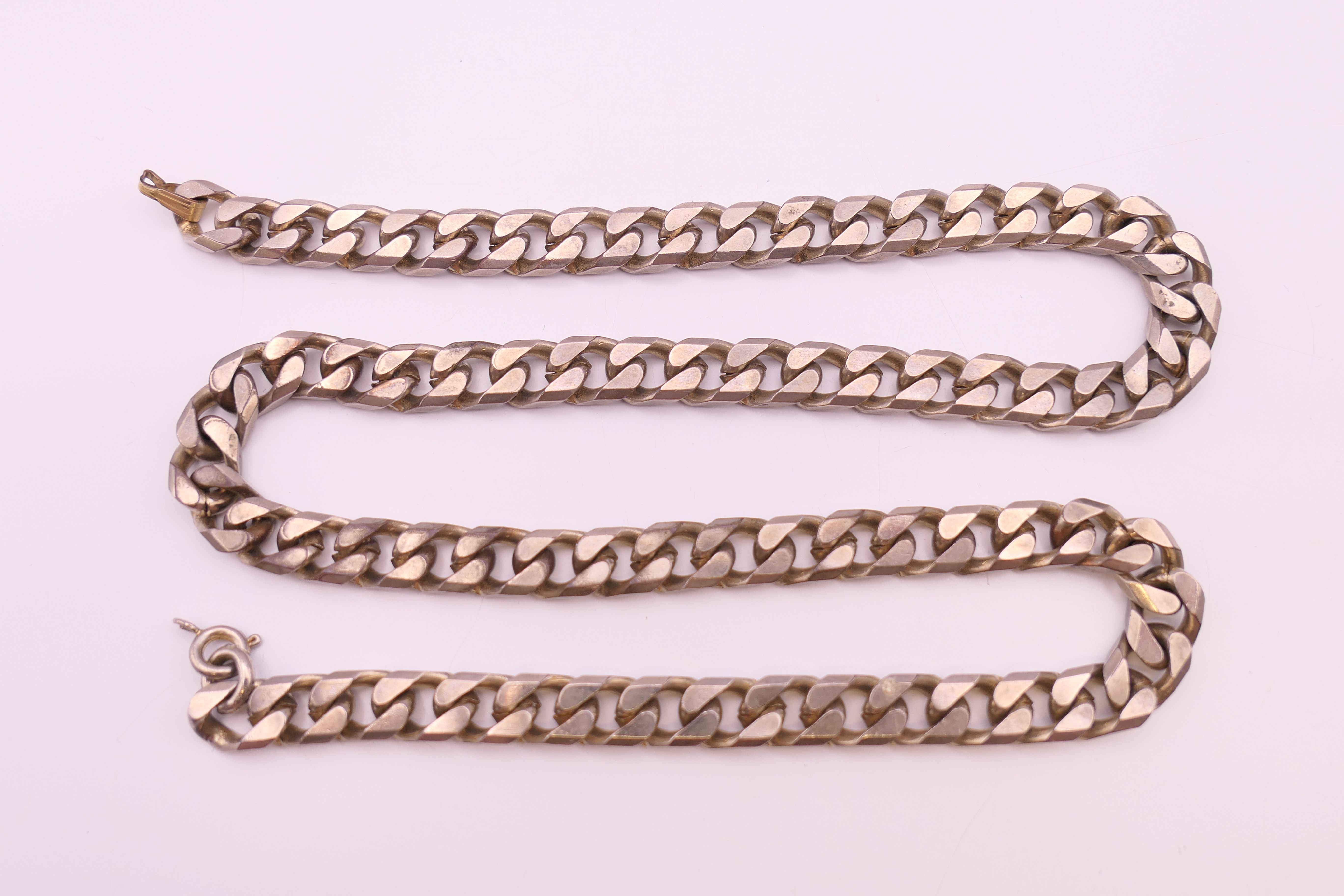 A silver and cubic zirconia ring, another ring and a chain. Chain 47 cm long. - Image 2 of 7