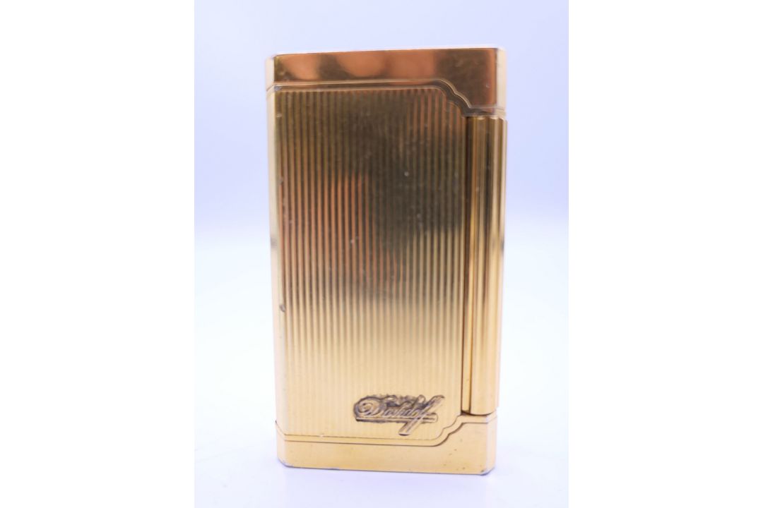 A Dunhill lighter and a Davidoff lighter. The former 6.5 cm high. - Image 3 of 9