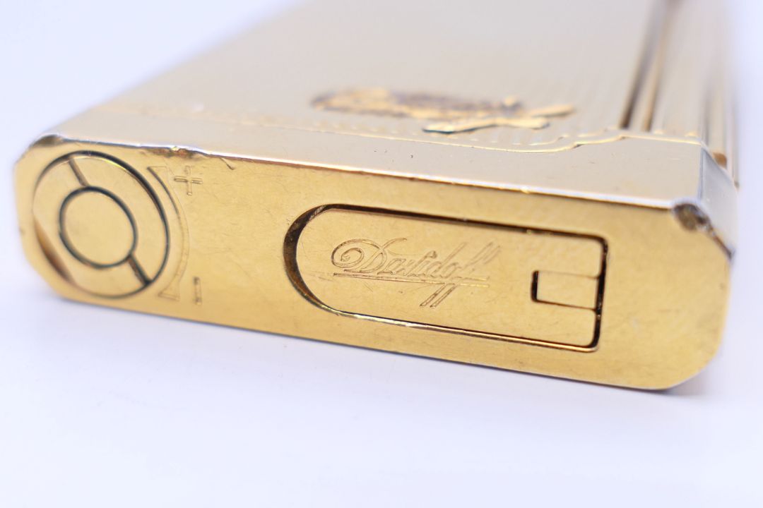 A Dunhill lighter and a Davidoff lighter. The former 6.5 cm high. - Image 5 of 9