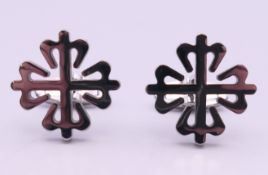 A pair of Patek Philippe clover form cufflinks. 2 cm diameter.