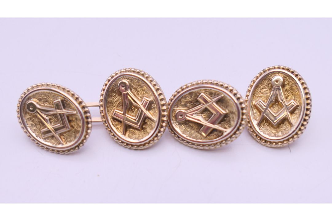 A vintage pair of Masonic rose gold backed cufflinks, boxed. 6.2 grammes total weight. - Image 3 of 5