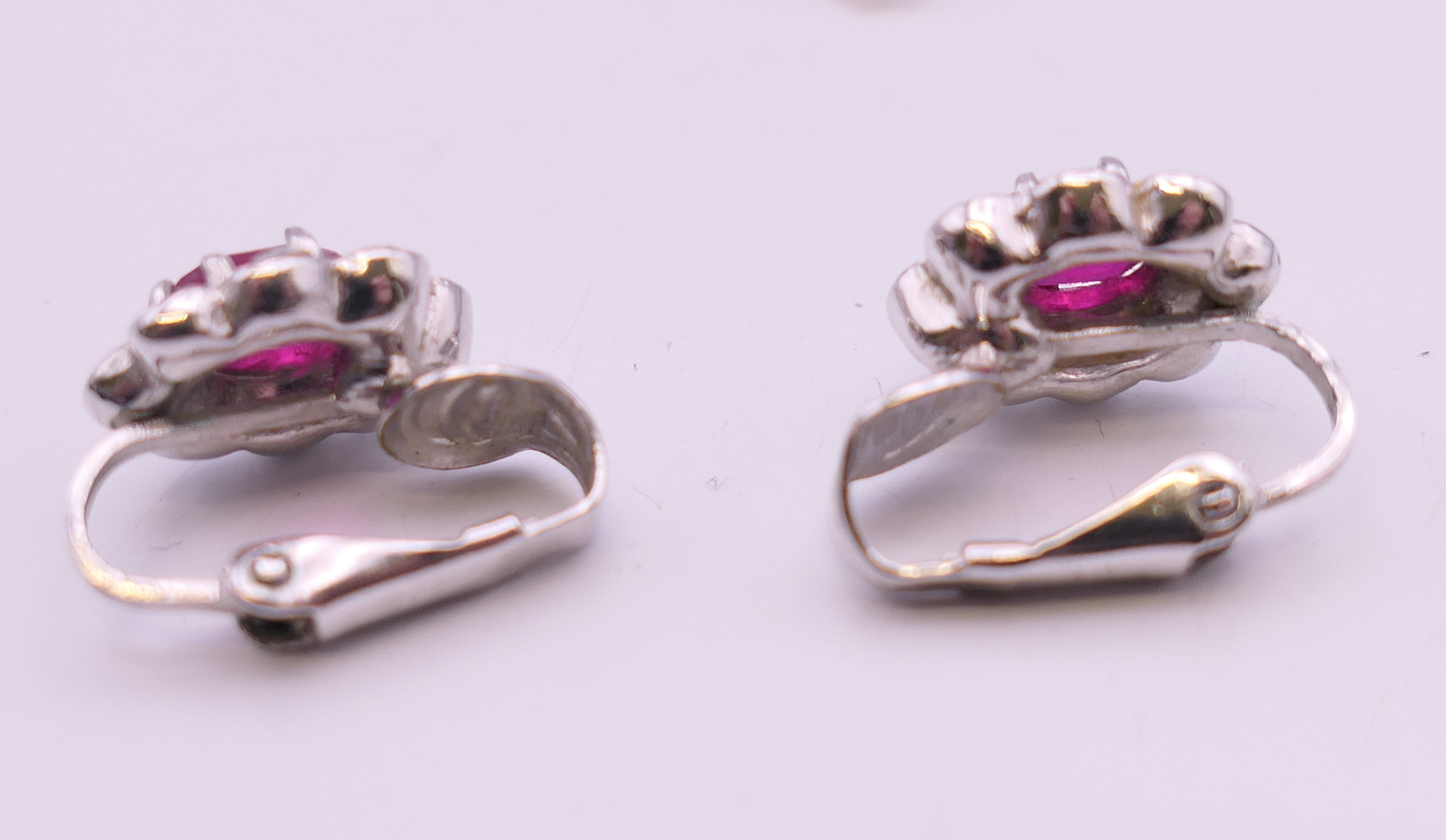 A quantity of various costume jewellery, including matching necklace and bracelet. - Image 12 of 12