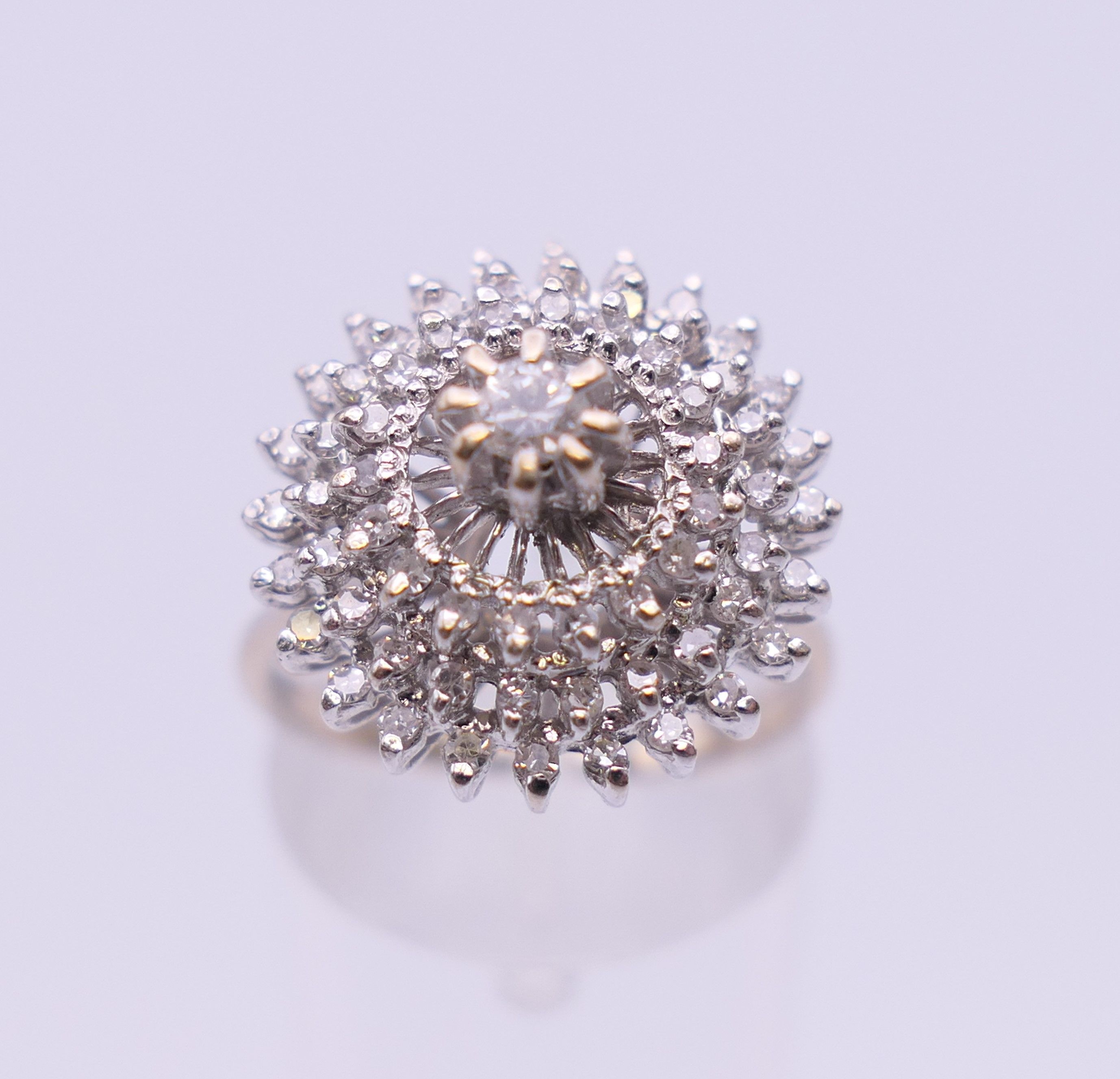 An 18 ct white gold diamond cluster ring. Ring size O. 6.3 grammes total weight. - Image 2 of 12