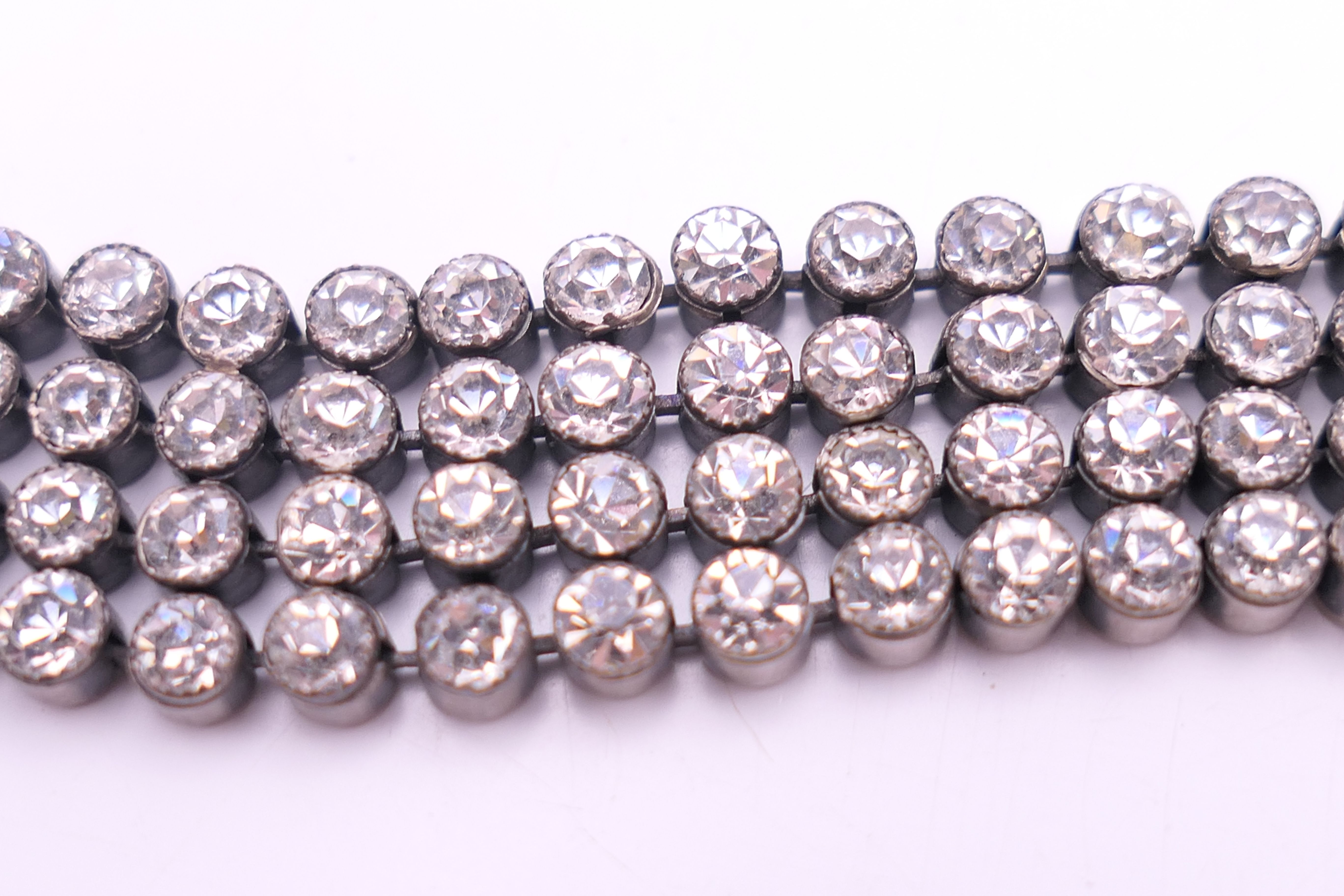 A quantity of various costume jewellery, including matching necklace and bracelet. - Image 5 of 12